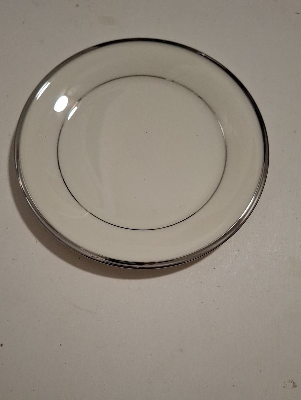 Lenox Solitaire Ivory Glass Bread And Butter Plate with Silver Trim